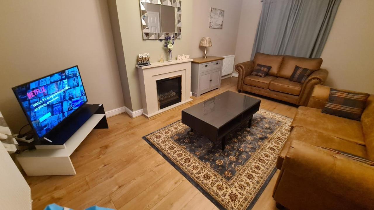 Spacious 3 Bedroom House, 6 Beds In Spondon, Derby With Parking エクステリア 写真